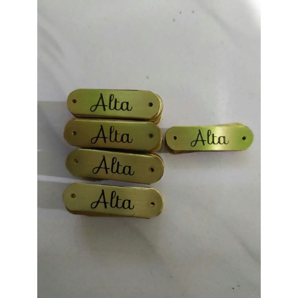 

label plat hijab ukur 2x2.5 cm free desain nama dan logo hrga per 100 pcs