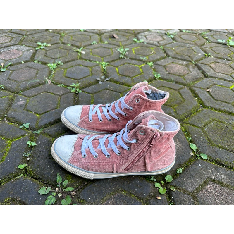 Converse Pink