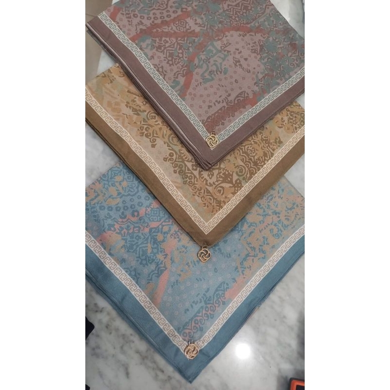 TERBARU HIJAB SEGI EMPAT DEENAY HAYA SERIES ( SALEM BLUE GOLD )