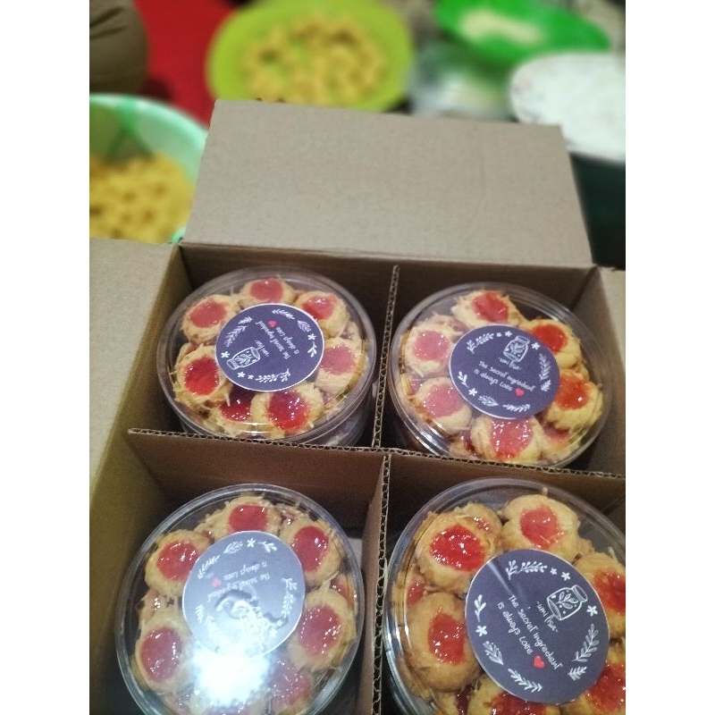 

Aneka kue kering kualitas premium ukuran 250gr