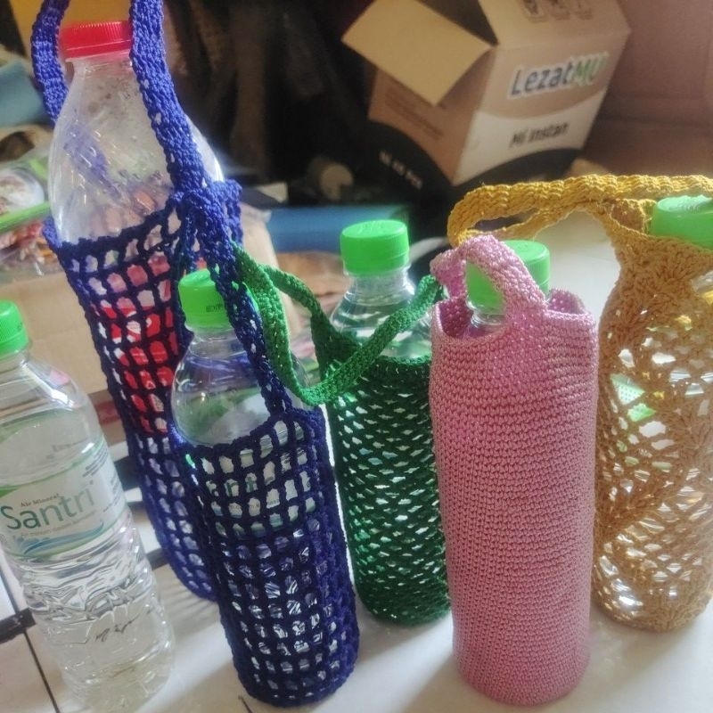 RANDOM Air Santri 600ml 1botol+ 1 tas rajut atau 1500ml&tas Botol minum rajut sesuai foto di DM JAPR