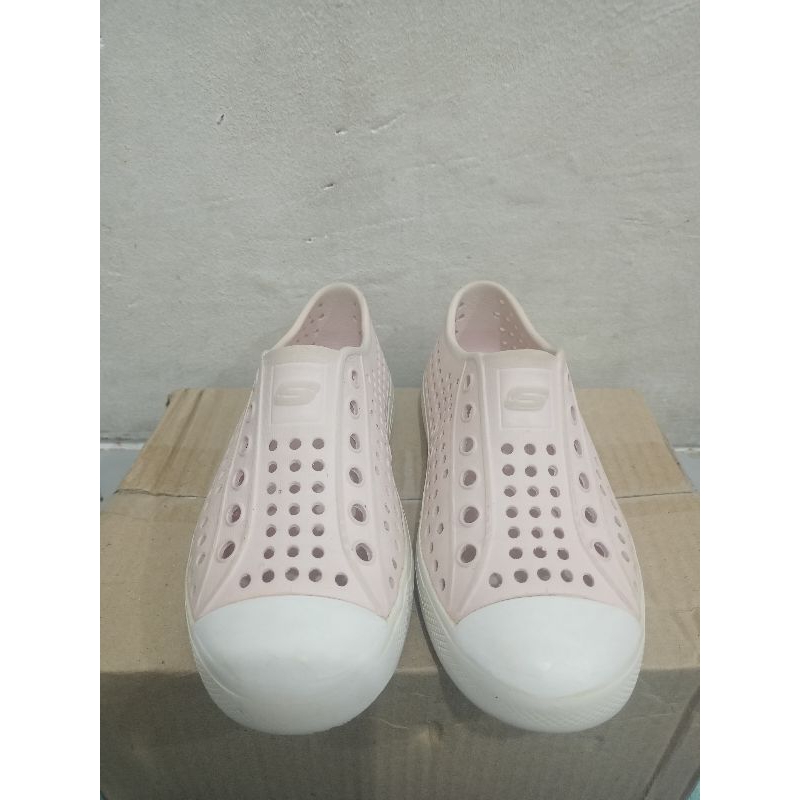 preloved sepatu skechers anak (insole 17.5)