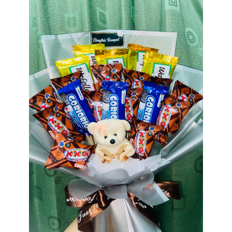 

bouquet snack,money,boneka,bunga dll