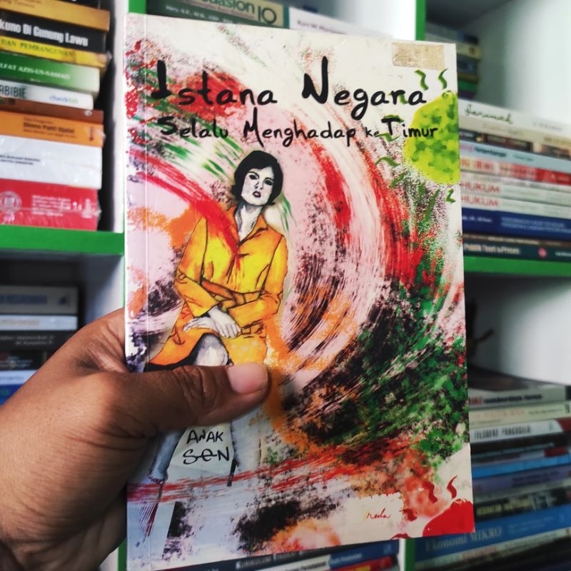 (ori) buku istana negara selalu menghadap ke timur - anak S-E-N