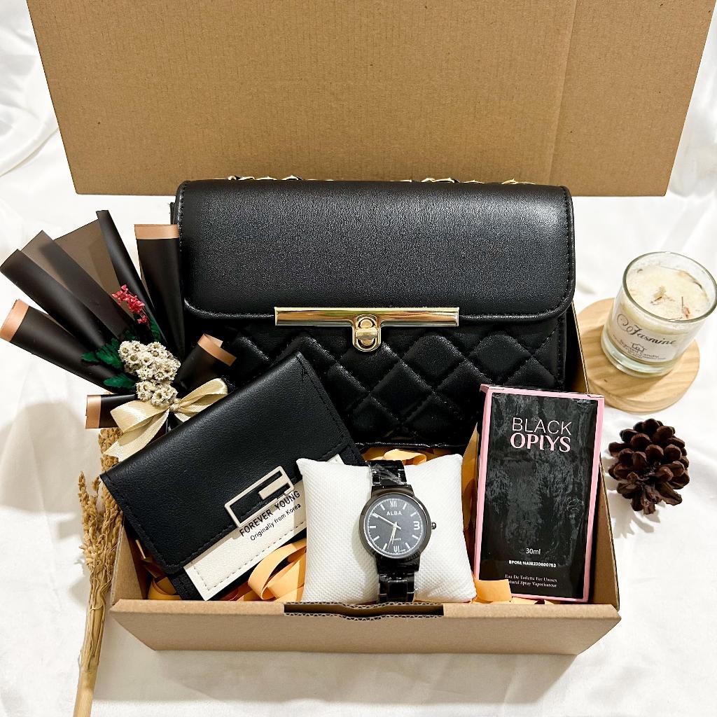 

KADO CEWEK/ KADO ULANG TAHUN TAS / Hampers Kado Tas Cewek Hadiah Ulang tahun Murah Simple Elegan / Kado Wisuda Cewek / Kado Graduation