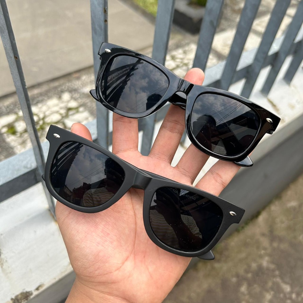 YU KACAMATA WAYFARER HITAM - R13 4013
