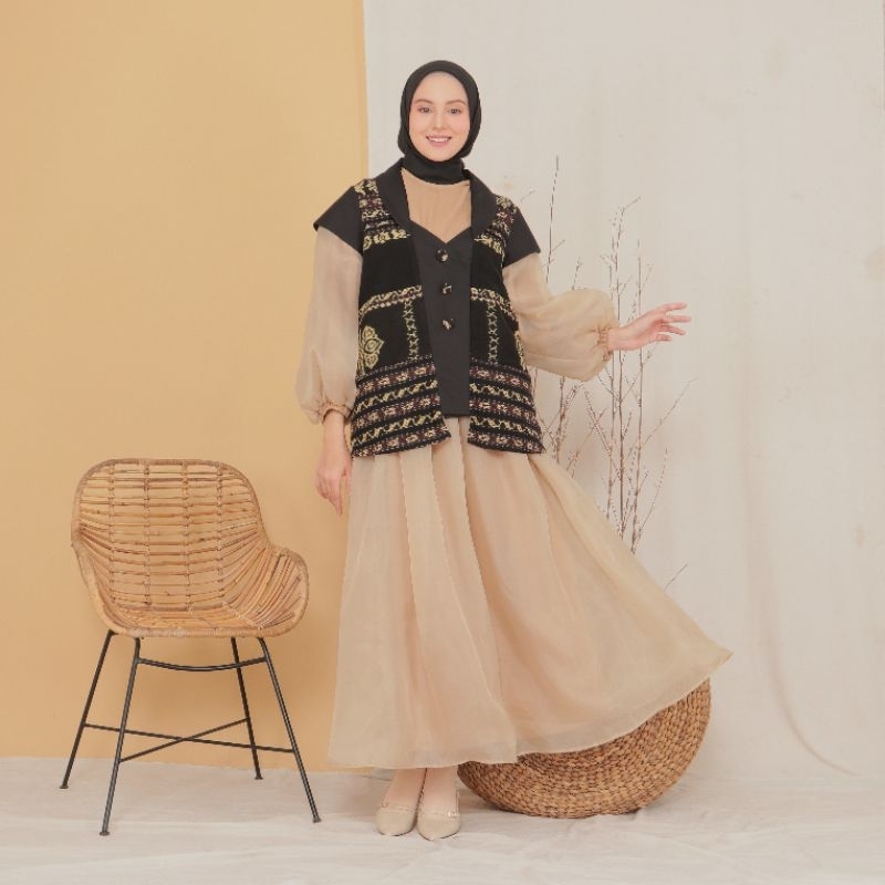 Dewi Rika, Rompi/Vest Tenun NTT