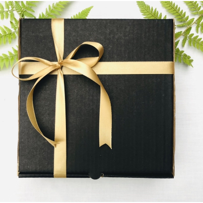 

BOX UKURAN 24X24X7/ KOTAK KADO/ BOX HAMPERS/ GIFT BOX