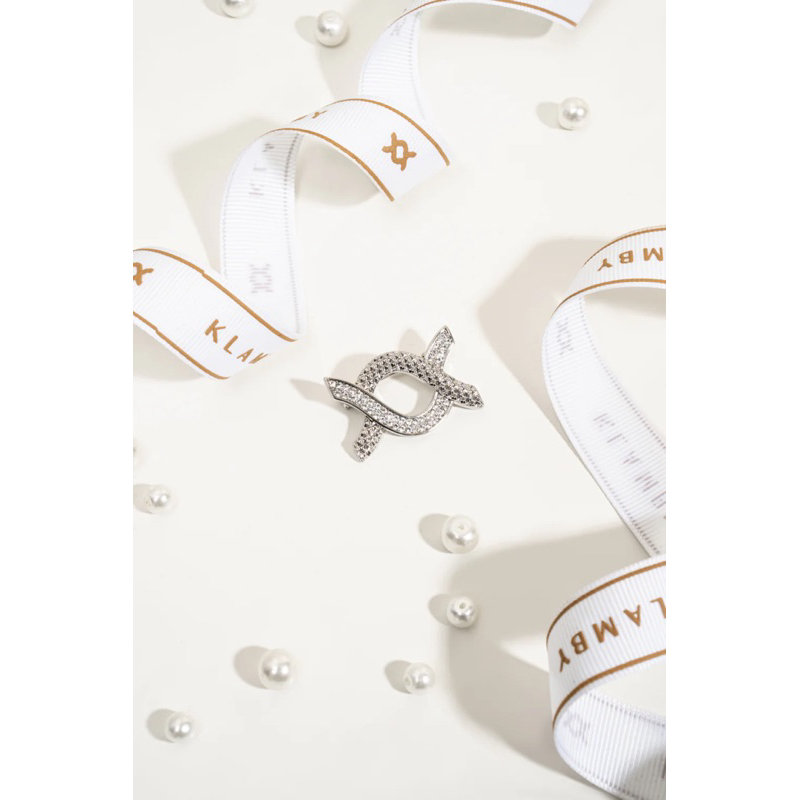 Maddie Brooch Silver - Wearing Klamby