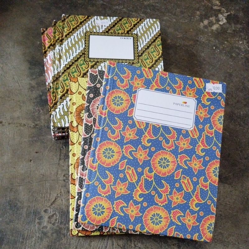 

Buku tulis hard cover ukuran kwarto isi 100 lembar