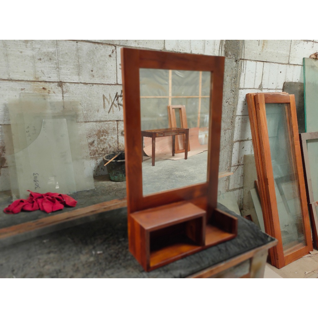 Rak Dinding Kaca Cermin Rias Tempat Kosmetik