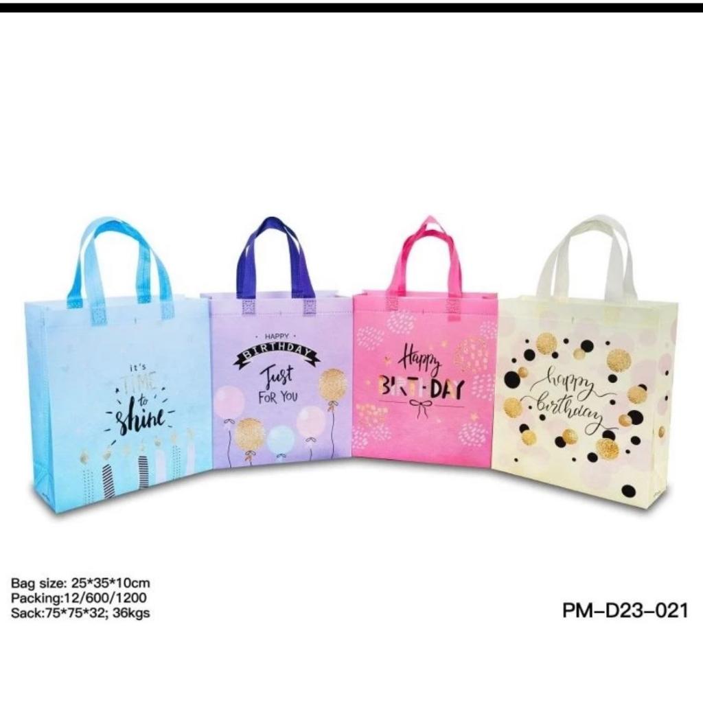 

Goodie Bag Karakter anak/Goodie bag Happy Birthday Laminasi Uk 25x35x10 Box Bag( Lusinan 12 Pcs) Tas Goodiebag.Goodiebag Murah.Goodiebag tebal.Tas Spondbond
