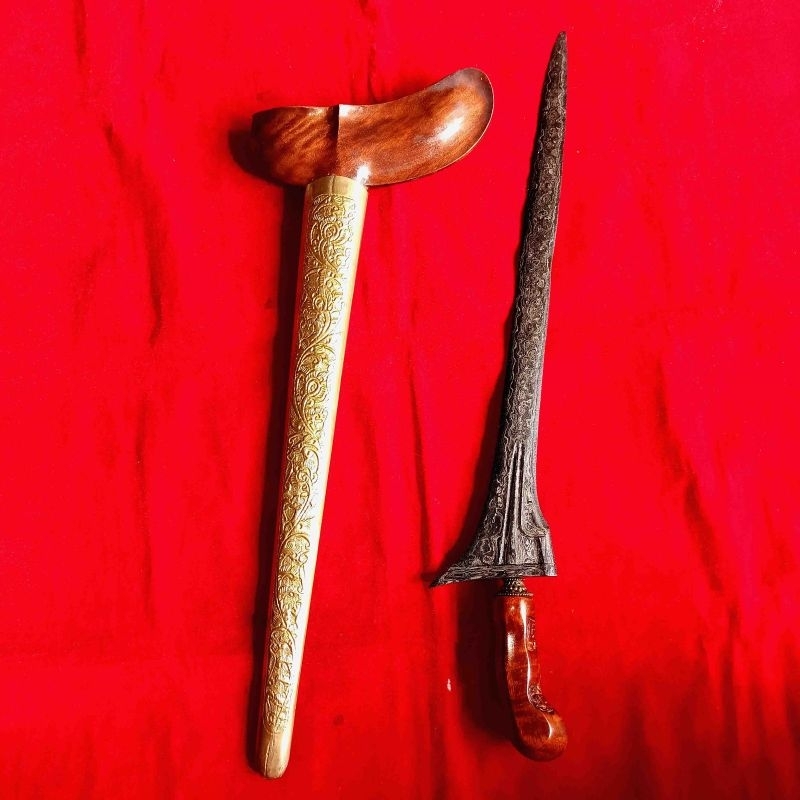 Pusaka Sepuh Keris Lurus Dhapur Jalak Sangu Tumpeng Pamor Uler Lulut