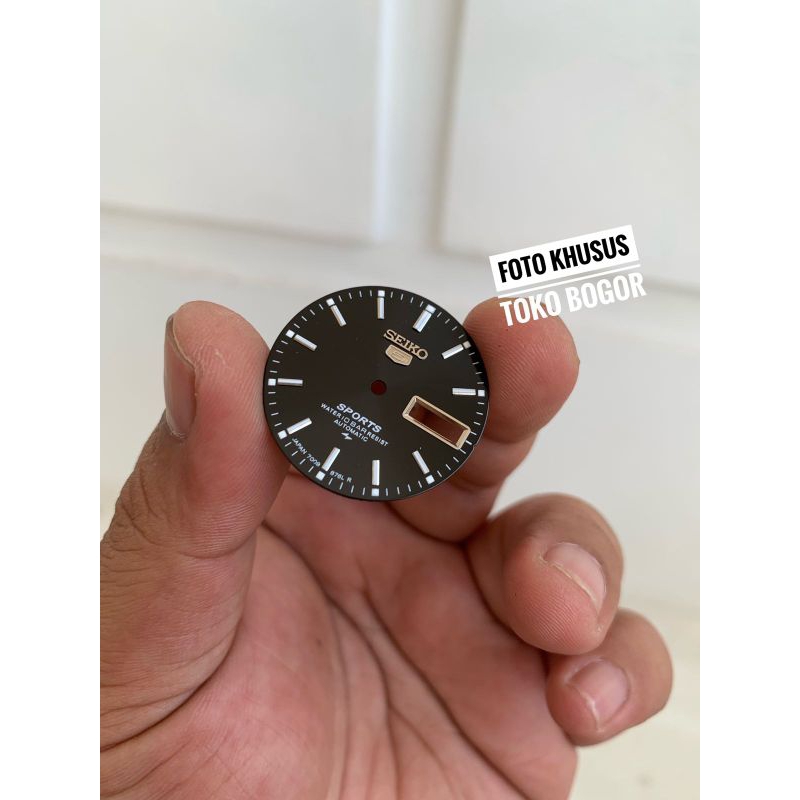 Plat dial seiko hitam sport 7009 indeks silver 28.5mm