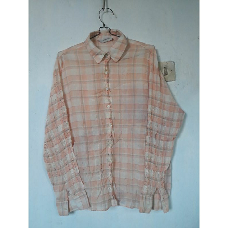 preloved kemeja/kemeja preloved/preloved kemeja cream/preloved kemeja kotak/ kemeja kotak preloved