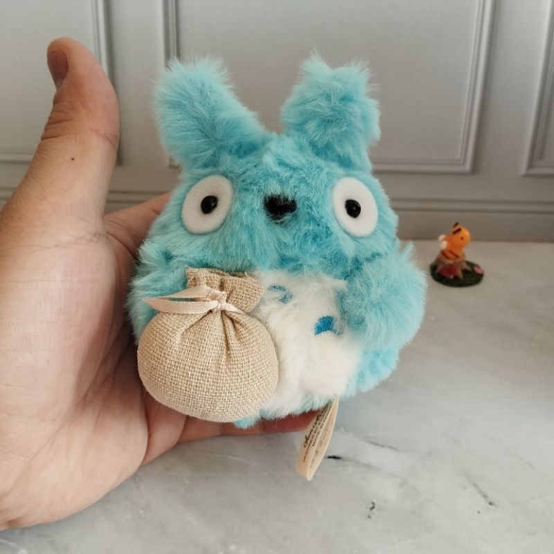 Boneka Gantungan Kunci Ganci Totoro Biru Bawa Karung Tarik Getar Original Sun Arrow Studio Ghibli