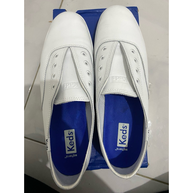 Sepatu Keds Chillax Leather White