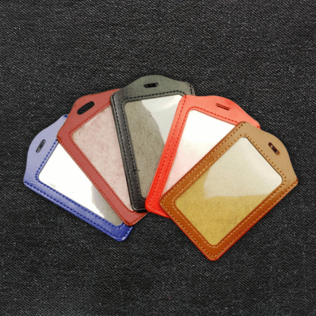 

Frame Casing Tempat ID Card Holder Wadah Card Kulit Bahan Imitasi Portrait