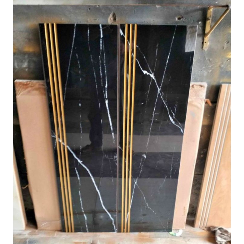 anak tangga granit hitam motif putih 30×100 30×90 stepnosing garis gold list kramik custom