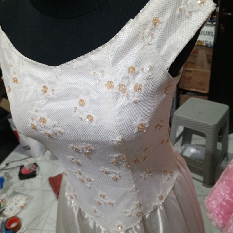 wedding dress gaun pengantin putih