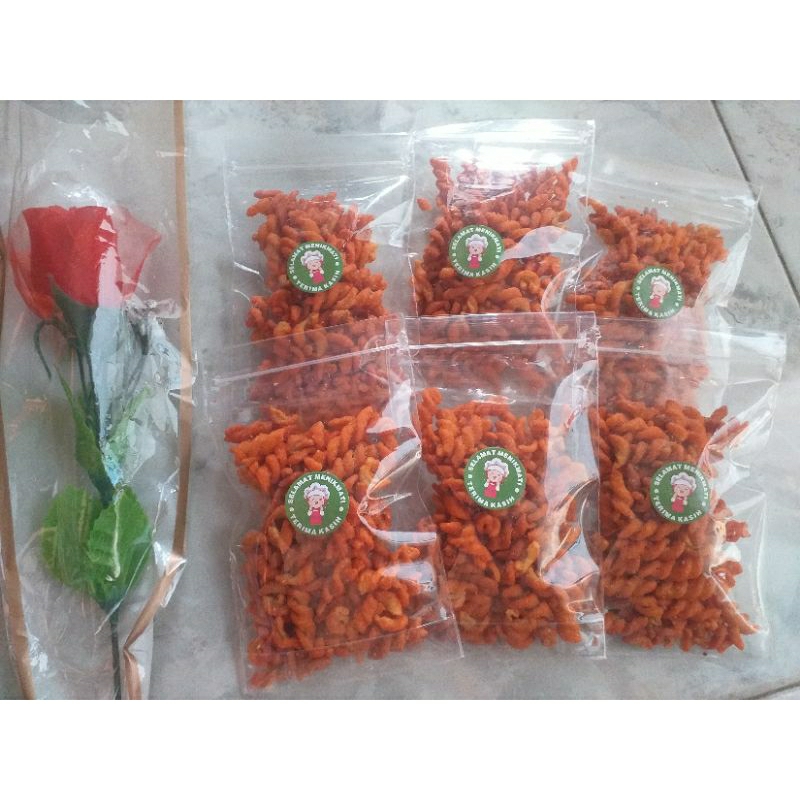 

makaroni spiral rasa pedass isi 50 g harga 2200