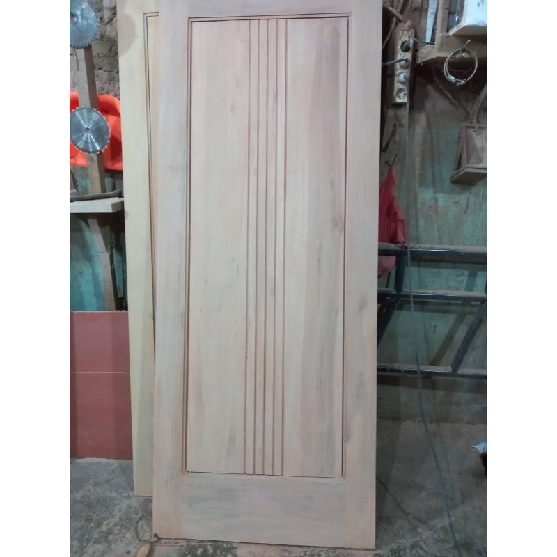 kusen dan pintu kamar atau pintu utama