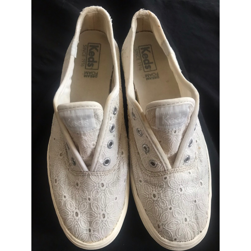 sepatu sneakers putih wanita Keds floral WF59467