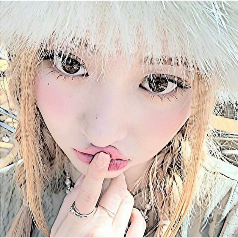 photocard yunjin lesserafim unofficial