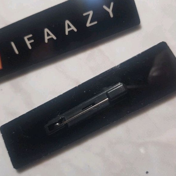 

Nametag Nama Dada Identitas Nama Magnet Peniti Pembuatan Murah Cepat 1 hari selesai