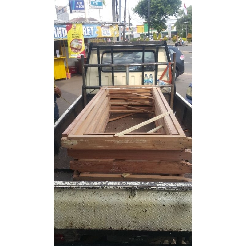 Kusen Pintu Kusen Jendela Kayu Kamper Bekas Balok Bongkaran