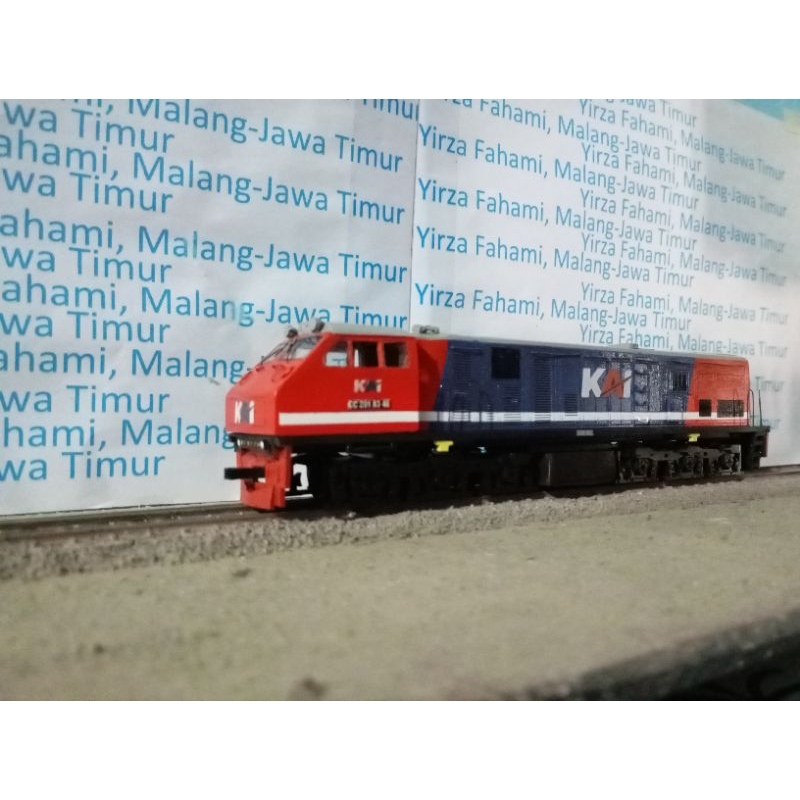 Miniatur lokomotif kereta api Indonesia CC 201 hidung miring livery perumka dummy (tanpa mesin)