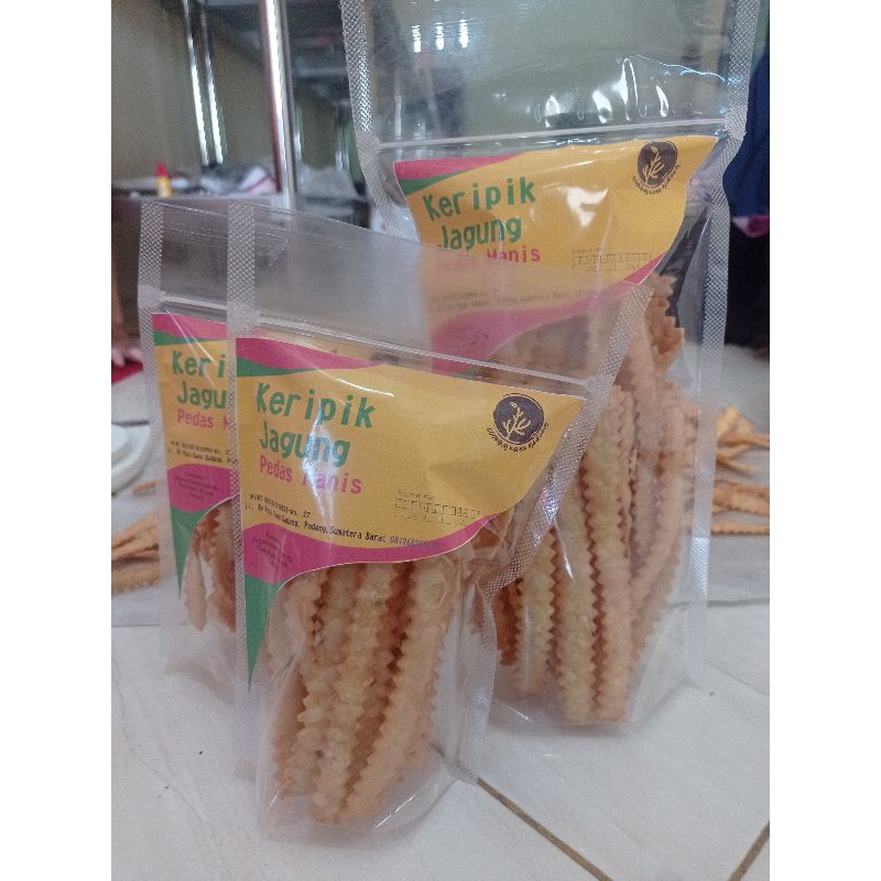 

olahan keripik jagung khas kayu gadang, padang