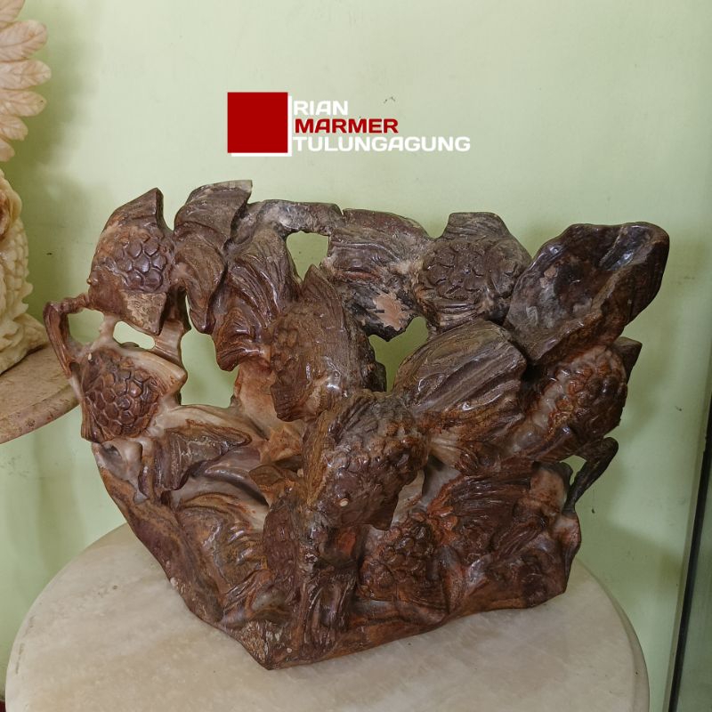 Patung Statue Ornamen Ikan Mas Koki Bahan Batu Marmer Coklat