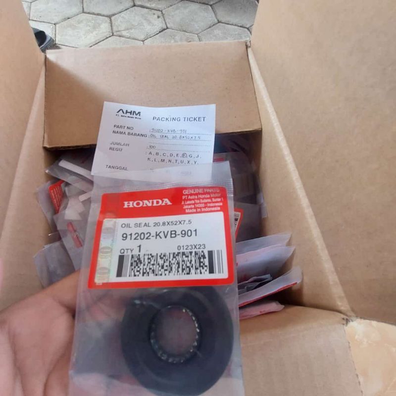 SEAL CRUCK AS KVB 91202-KVB-901 seal original