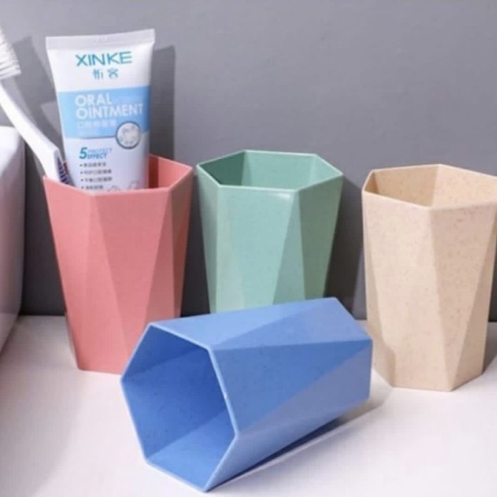 GELAS ODOL SEGIENAM JERAMI KUMUR