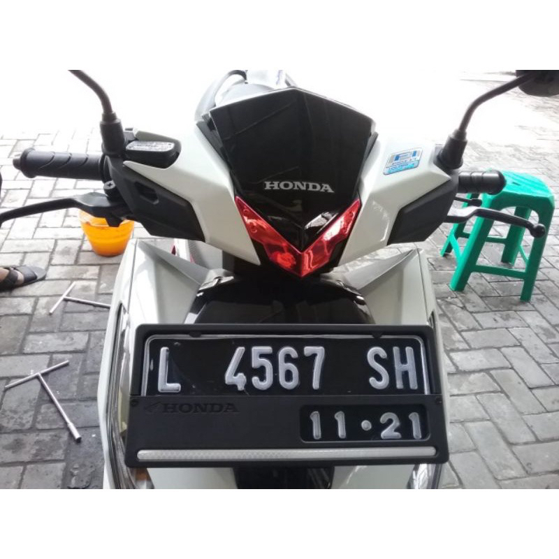 Garnish V lampu V batok vario 150 -125 2015 LED Krom