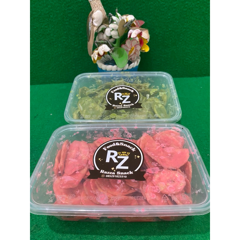 

Paket Hemat 2 box @250gram total (500gram) Mix Rasa STROWBERY dan GREENTEA Keripik Pisang Lumer