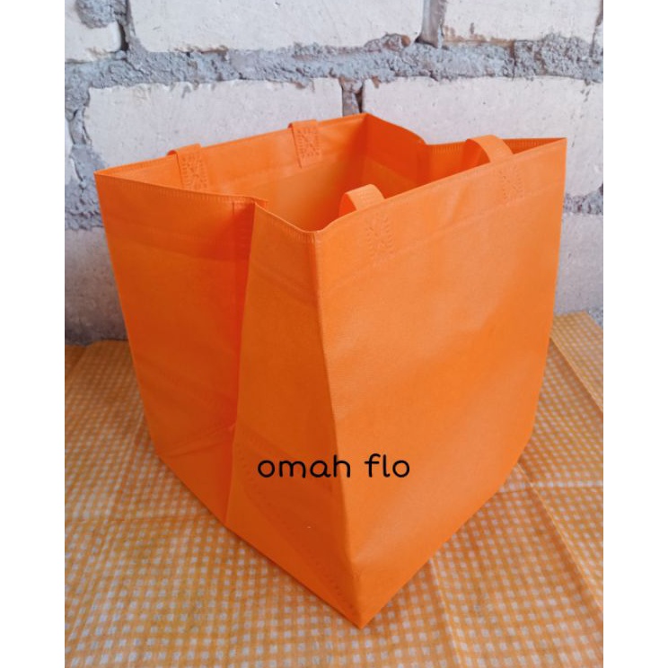 

Promo Hemat Tas Hajatan 22x22 6 pcs Tas SpunbondTas Box NasiTas KotakTas SovenirTas Murah