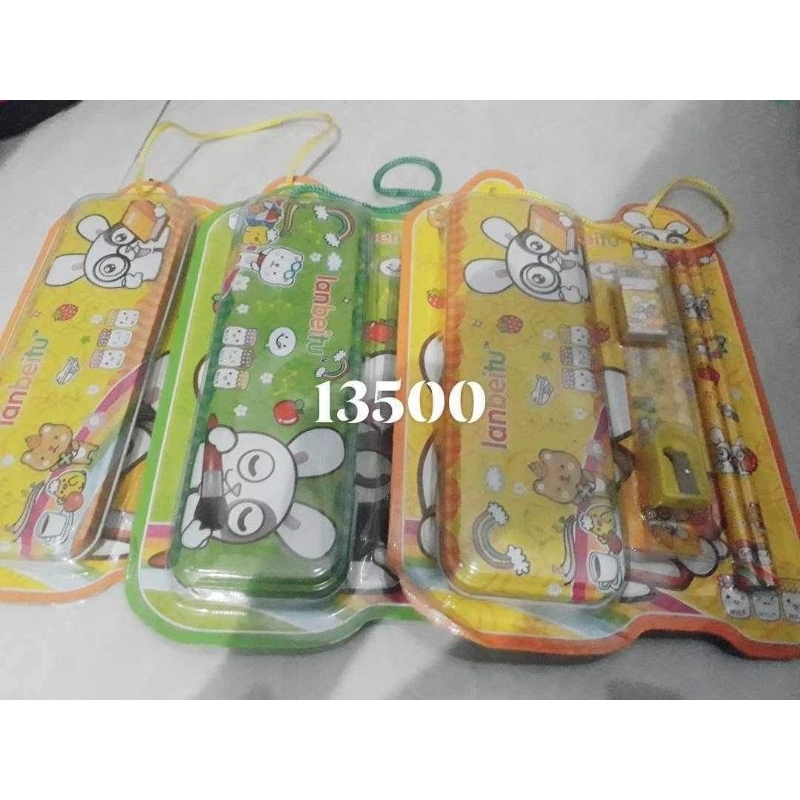 

Paket Alat tulis plus tempat pensil kaleng karakter