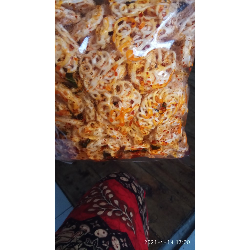 

Kerupuk pedo seblak viral kerupuk mawar pedas daun jeruk 500gr