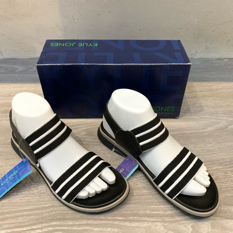 Kylie Jones - Sandal Flat Rajut Wanita | AK-212 - Hitam