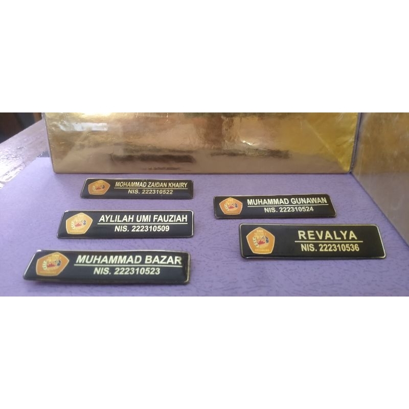 

Name tag pin kuningan