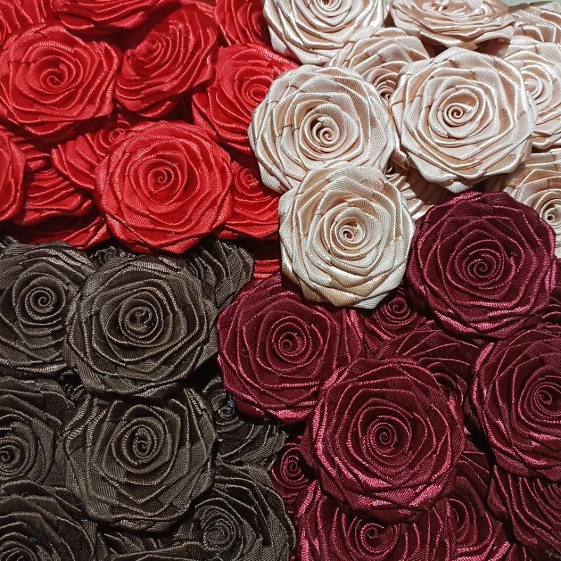 Aplikasi Bunga Mawar Lilit/Lipat Variasi Merah Terbuat dari  Pita Satin 1 inch