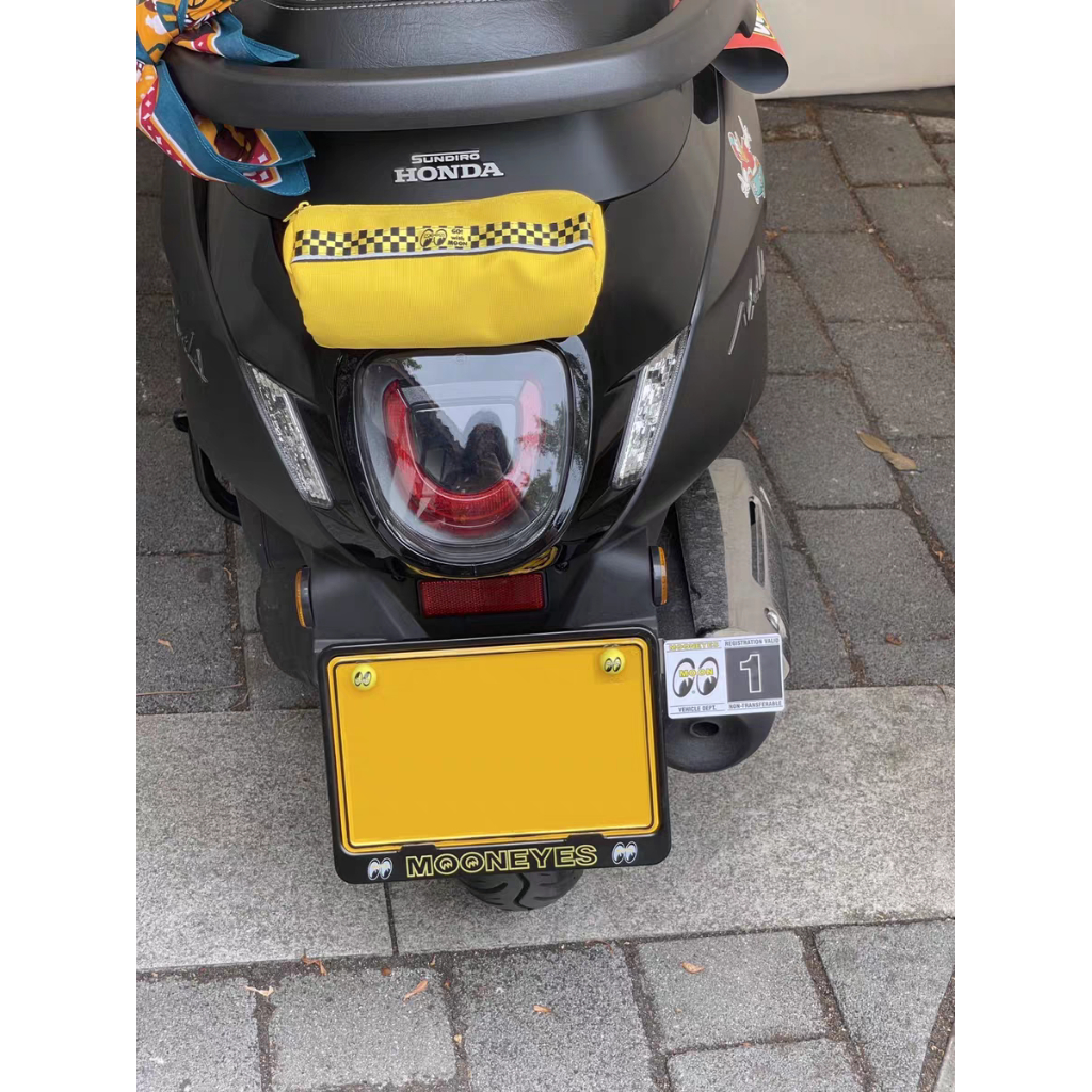 EL Cover Frame Plat Nomor MOONEYES . Baut Flat Nomer Mooneyes