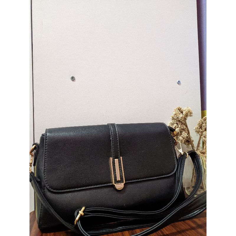 PRELOVED SLING BAG TAS DAMELIA Original [Gratis Ongkir]