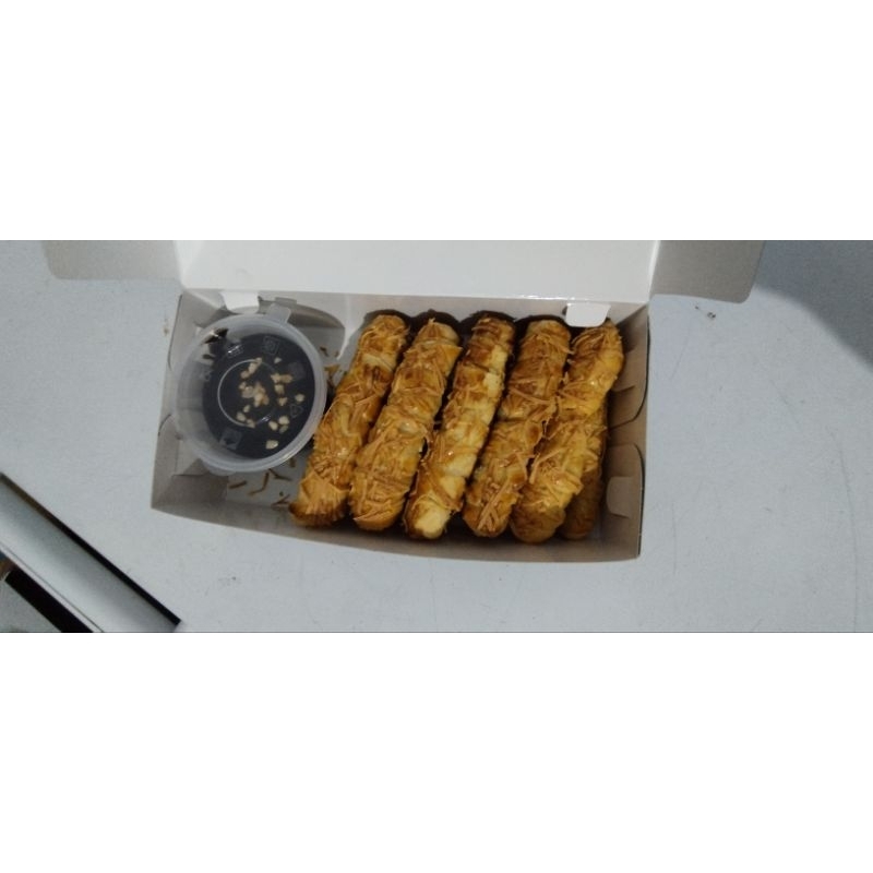 

cheese Roll with Choco sauce