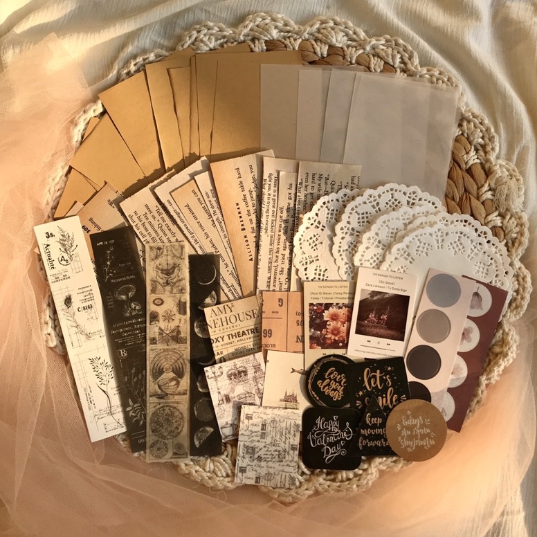 

Produk Terbatas READY STOCK TERMURAH JOURNAL KIT VINTAGE jurnal kit journal bujo penpal dekorasi diary notebook scrapbook diy bullet journal lucu aesthetic