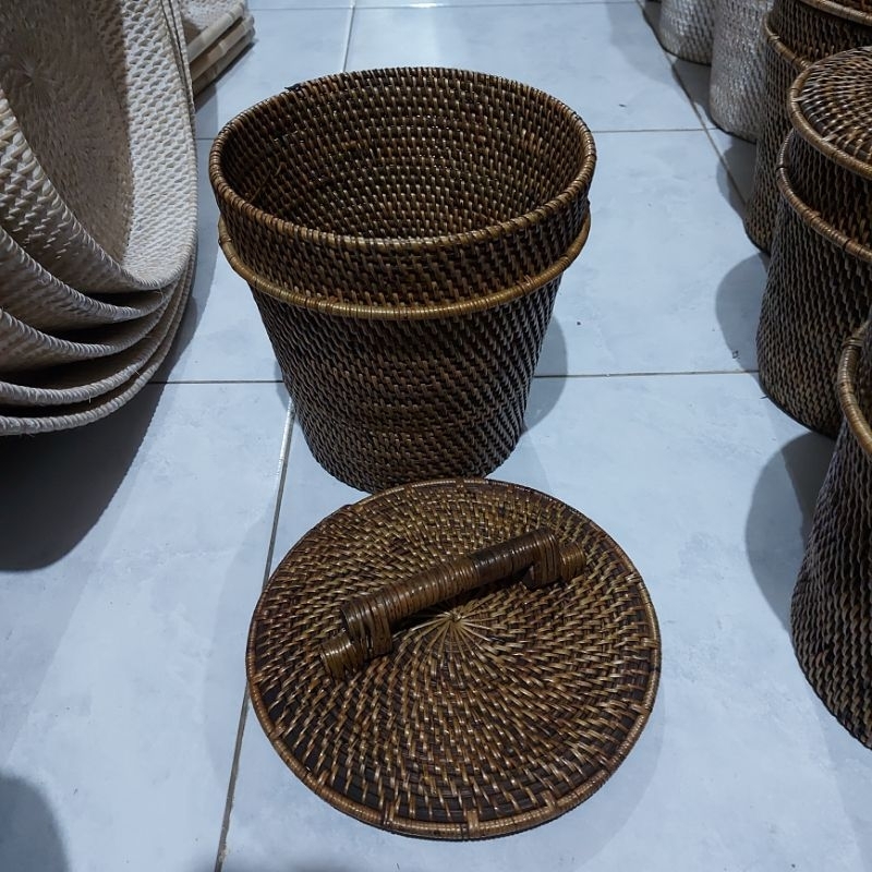 TEMPAT SAMPAH ROTAN ANYAMAN LOMBOK ANTIK BROWN 20X20CM