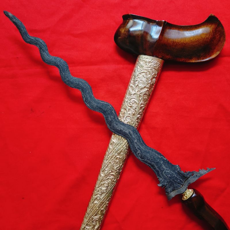 KERIS NAGA PANDITA