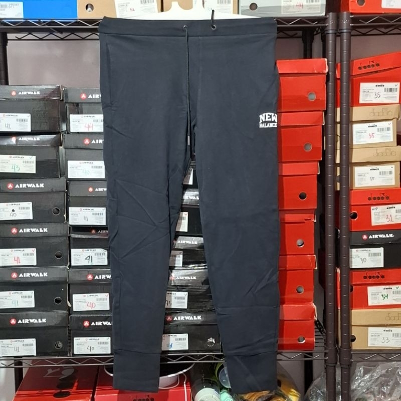 NB Varsity Logo Jogger Pants Women size L XL / celana panjang hitam cewek
